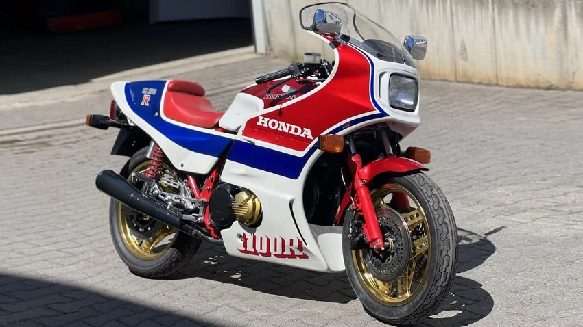Đây là mẫu xe máy thể thao cổ điển của Honda đã tăng vọt về giá trị.jpg