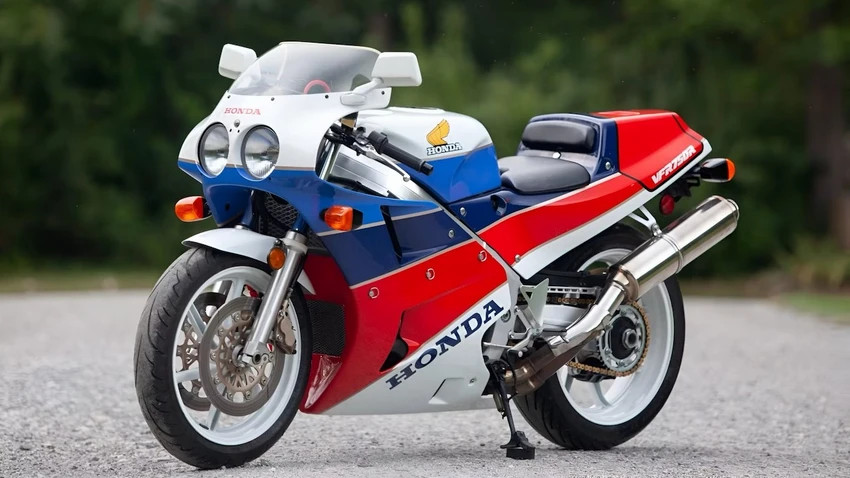Đây là mẫu xe máy thể thao cổ điển của Honda đã tăng vọt về giá trị.jpg