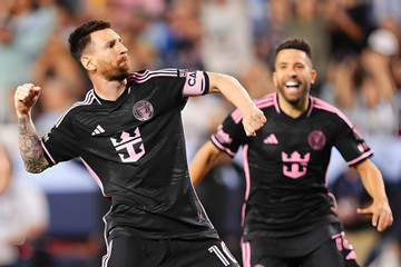 Messi kiến tạo rồi lập siêu phẩm, Inter Miami trở lại ngôi đầu