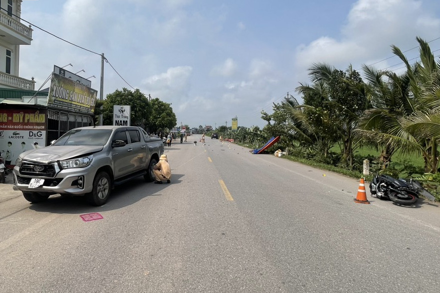 Va chạm với xe bán tải, 2 nữ sinh viên tử vong ở Nam Định