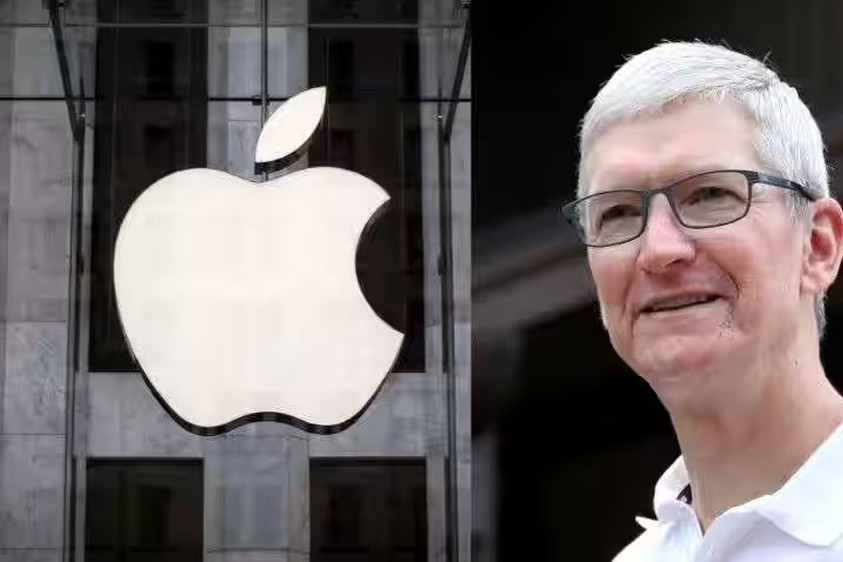 Apple CEO Tim Cook arrives in Vietnam