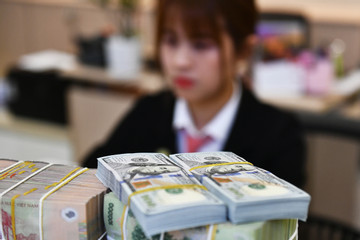 Giá USD ngân hàng tăng mạnh, lập kỷ lục mới