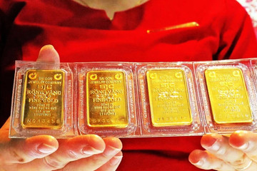 Gold prices set new records, deposit interest rates start to rise