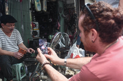 Hanoi street where dead appliances come back to life