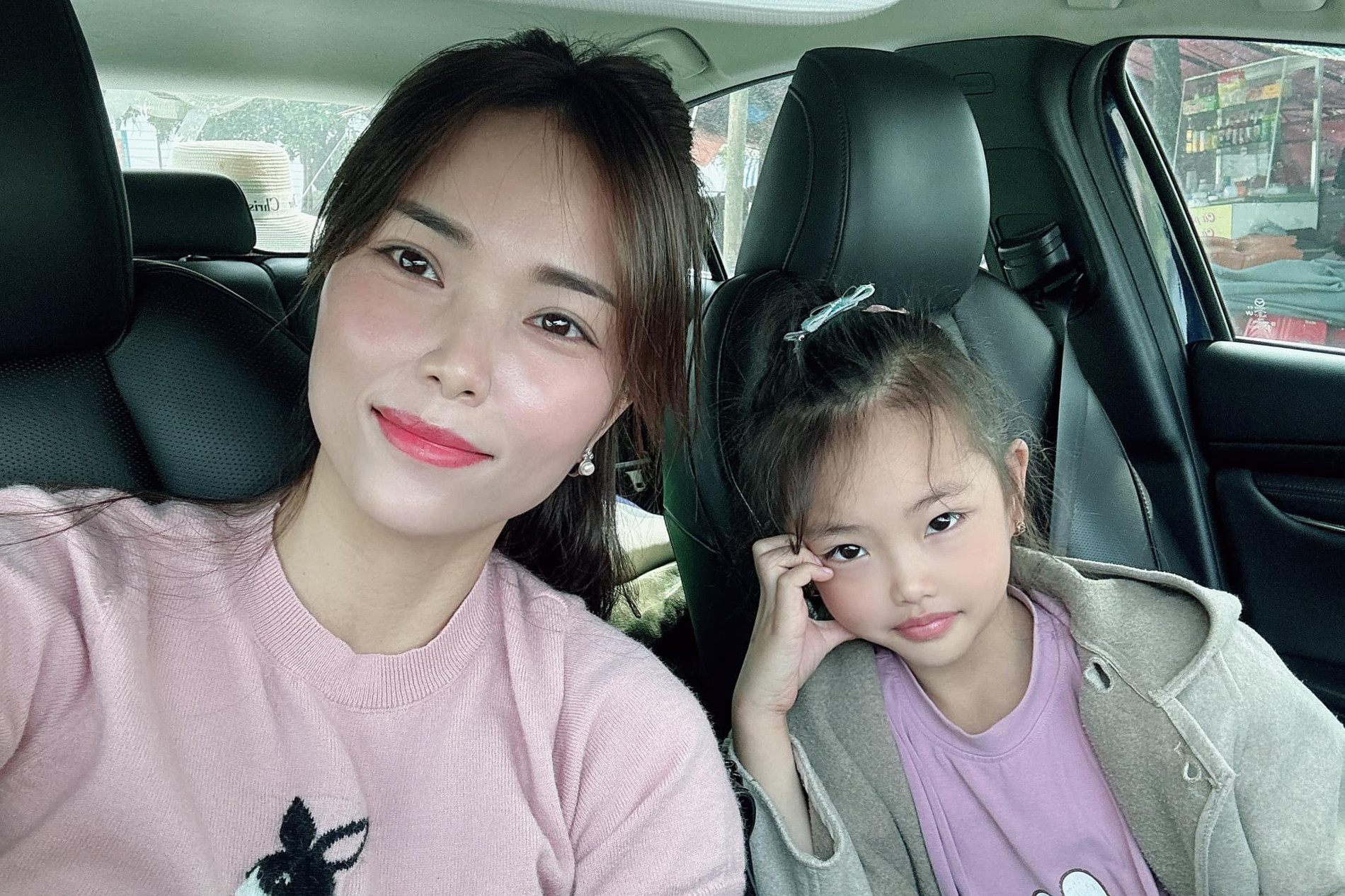Mẹ Hà Nội tự lái ô tô đưa con gái phượt khắp Hà Giang, chi phí chỉ 5 triệu đồng