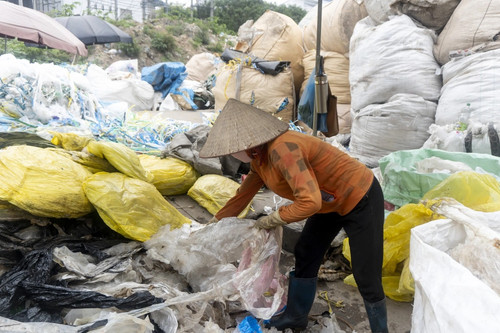 Ngôi làng ở Hưng Yên, người dân phất lên nhờ đi khắp cả nước mua thứ đồ 'bỏ đi'