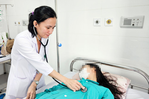 Nguyên nhân khiến loạt học sinh ở Nha Trang ngộ độc phải nhập viện