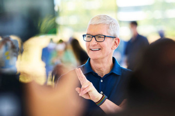 Lãnh đạo nào của Apple theo CEO Tim Cook đến Việt Nam?