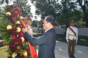 Phó Thủ tướng Trần Lưu Quang dâng hoa tưởng niệm Chủ tịch Hồ Chí Minh tại Cuba