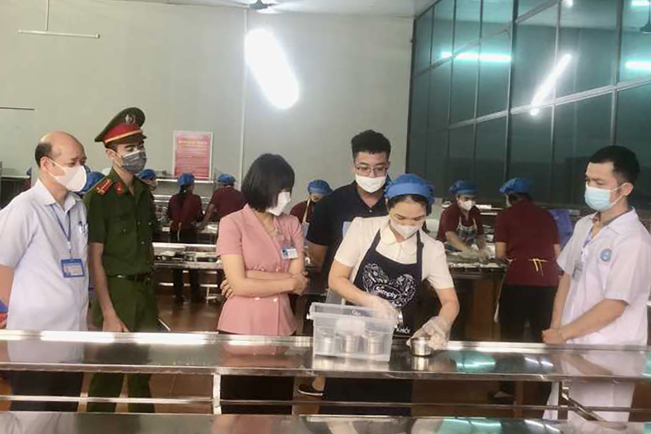 Thông tin mới vụ 33 học sinh nhập viện sau bữa trưa tại trường