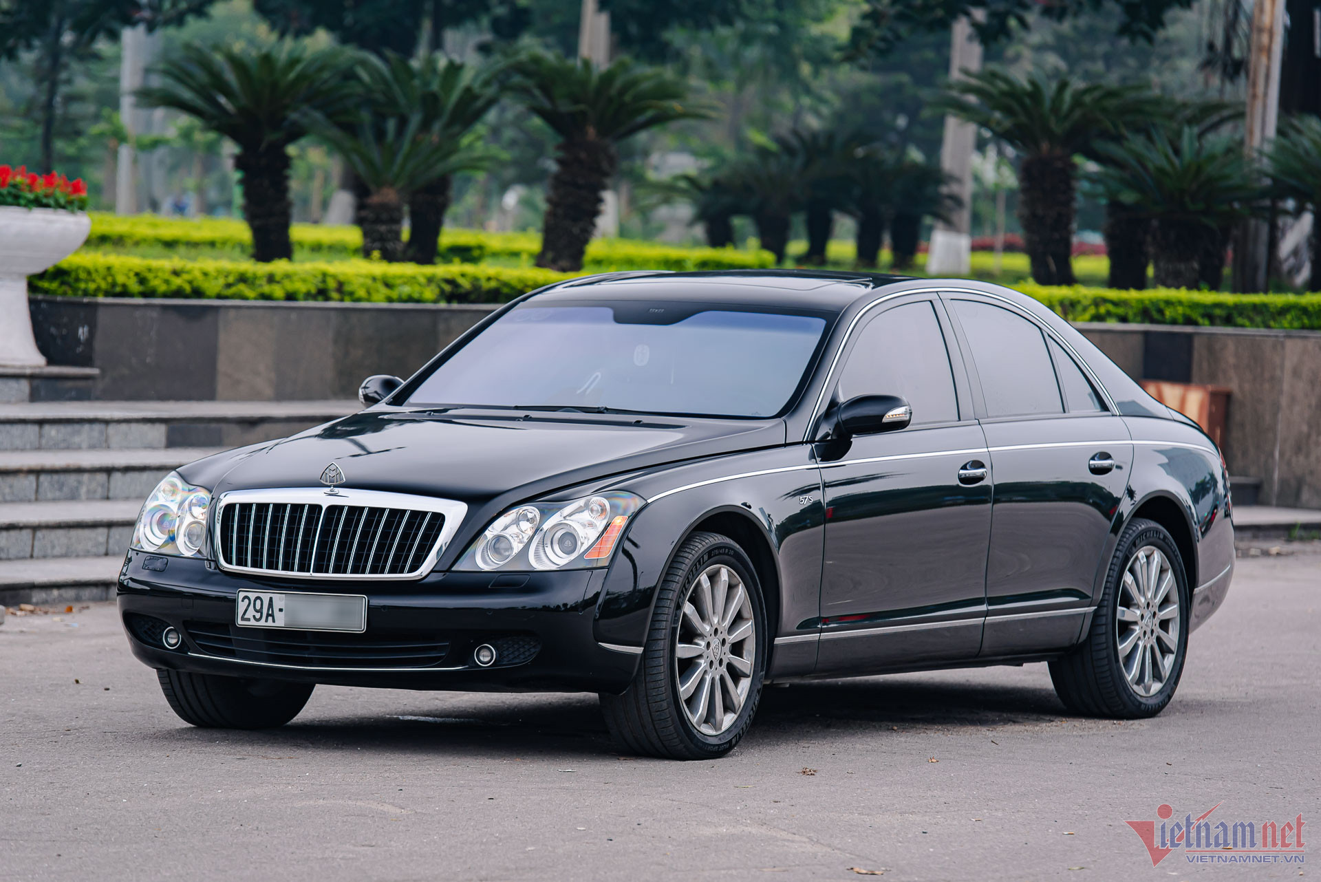 Xe siêu sang hàng hiếm Maybach 57S sau mỗi năm sử dụng xuống giá 1 tỷ đồng