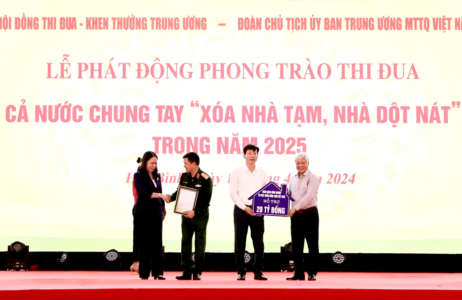 Agribank tài trợ 20 tỷ đồng hưởng ứng phong trào xóa nhà tạm, nhà dột nát