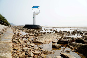 Bãi biển du lịch ở Thanh Hóa 'mọc' đầy đá nham nhở và ‘bẫy chông sắt'