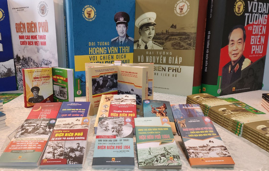Bộ sách tiết lộ nhiều tư liệu quý về chiến thắng Điện Biên Phủ