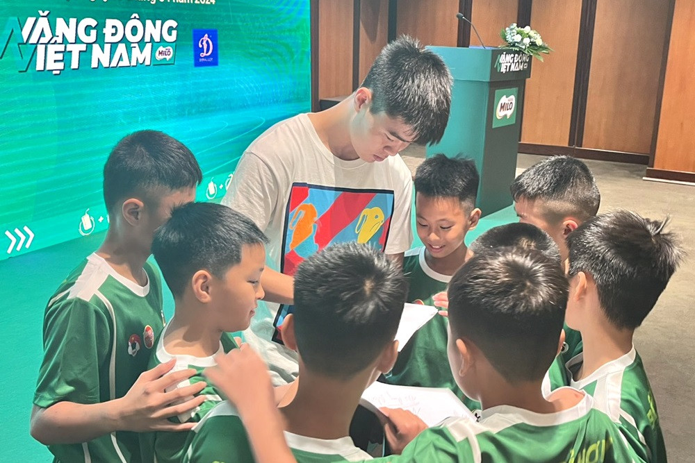 Duy Mạnh truyền cảm hứng cho giải U11 toàn quốc 2024