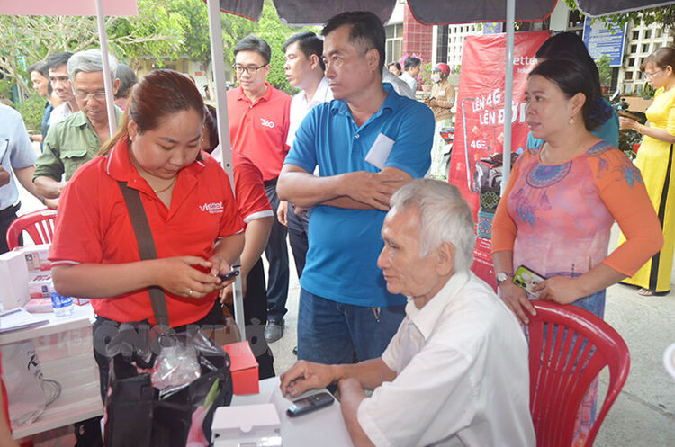 Hỗ trợ Viettel Bến Tre triển khai chương trình chuyển 2G lên 4G