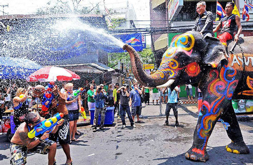 Hơn 100 du khách, người dân chết trong 3 ngày diễn ra lễ hội té nước ở Thái Lan