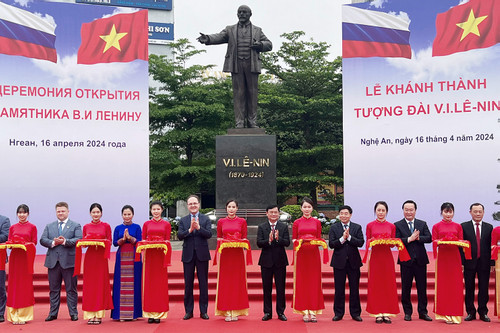 Khánh thành tượng đài Lê-nin ở trung tâm thành phố Vinh