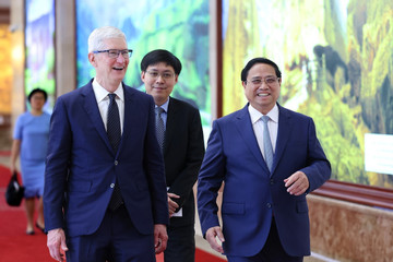 Thủ tướng tiếp ông Tim Cook, mong muốn Apple mở rộng đầu tư với Việt Nam