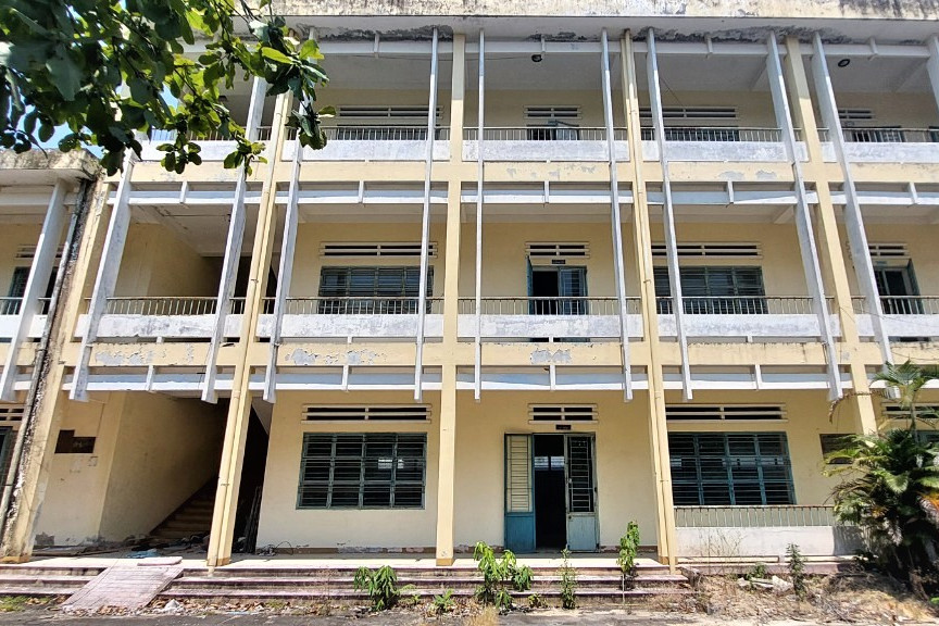 Trung tâm giáo dục bỏ hoang trên khu &apos;đất vàng&apos; giữa trung tâm Đà Nẵng