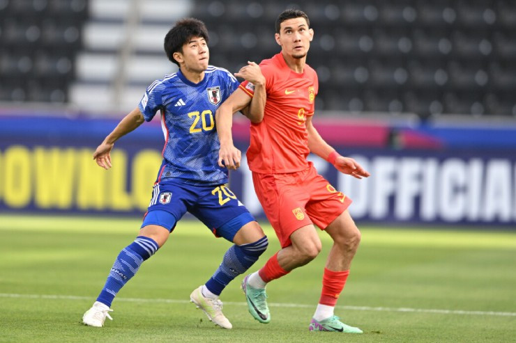  U23 Nhật Bản hạ U23 Trung Quốc dù chơi thiếu người từ phút 18