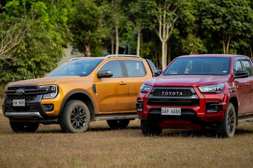 Xe bán tải Toyota Hilux không bán nổi chiếc nào, Ford Ranger vẫn bất bại