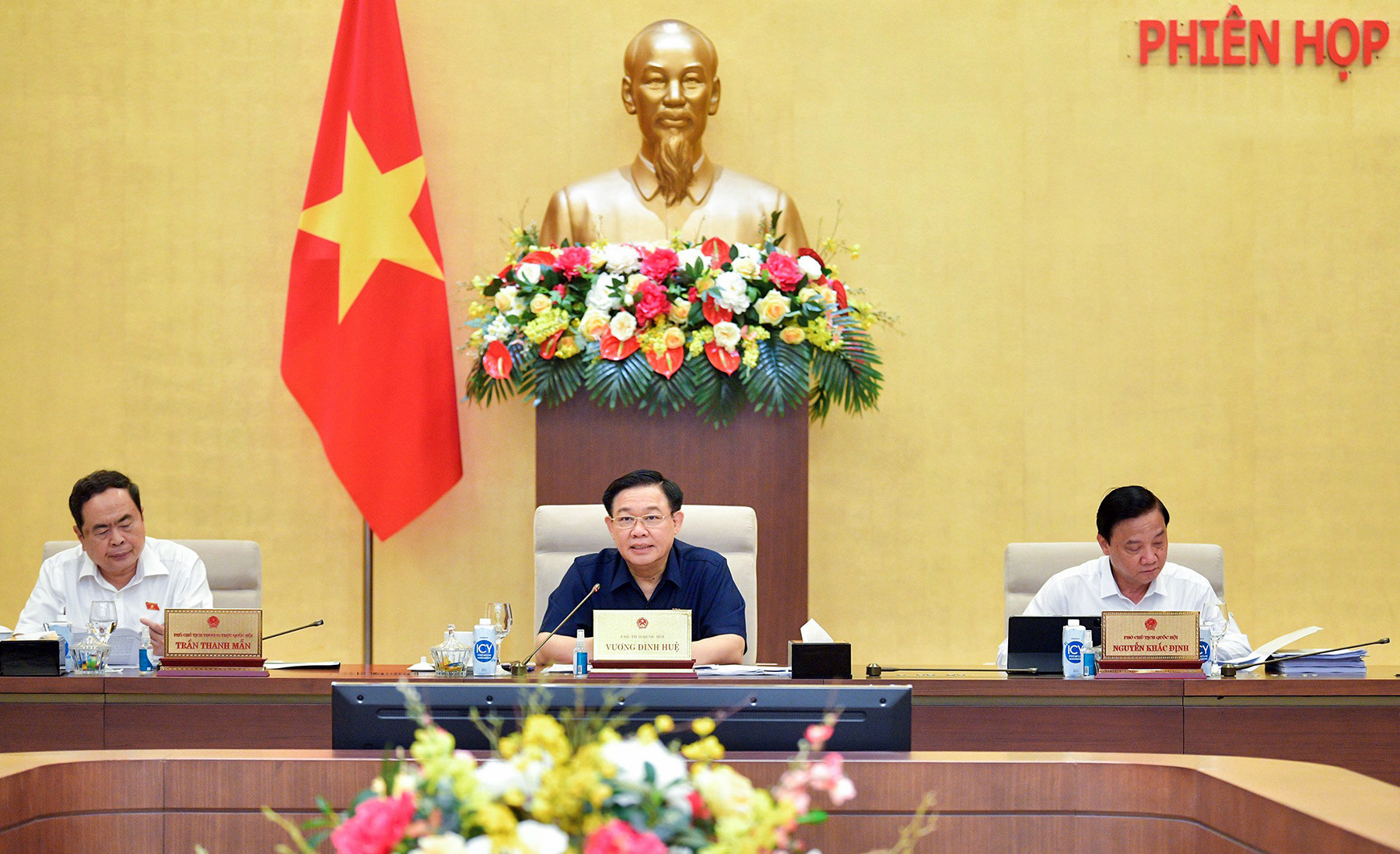 chu tich quoc hoi vuong dinh hue.jpeg