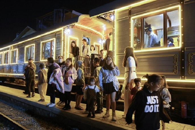 Da Lat - Trai Mat railway station begins night train service