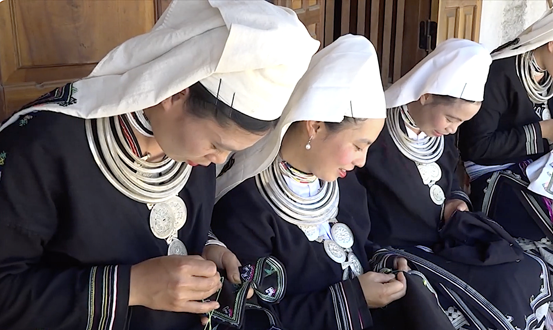 Dao Tien people set up embroidery workshops to develop tourism