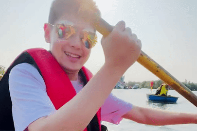 Tài tử Đài Loan chèo thuyền thúng, ăn phở, ở resort đắt nhất Đà Nẵng