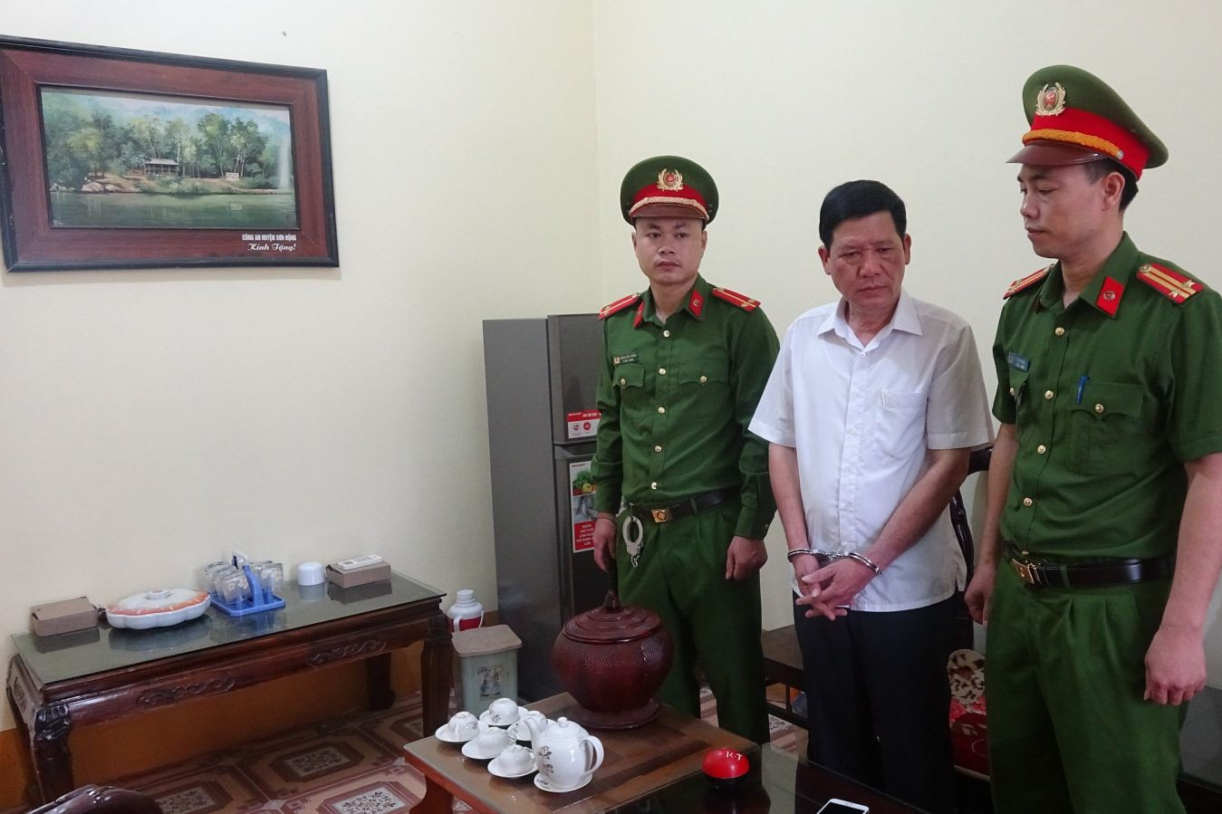 Vì sao Chủ tịch UBND và kế toán thị trấn An Châu, tỉnh Bắc Giang bị bắt?