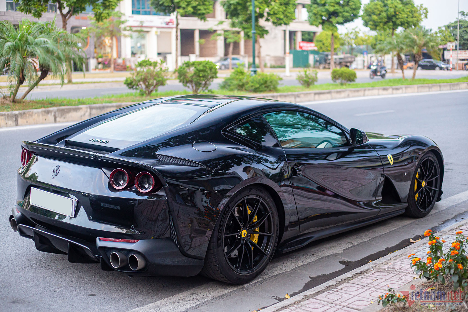 ferrari 812 3.jpg