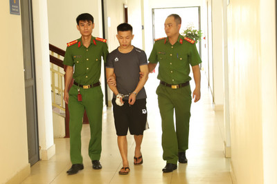 Lời khai của kẻ dùng búa đập vỡ kính cướp tiệm vàng ở Hà Tĩnh