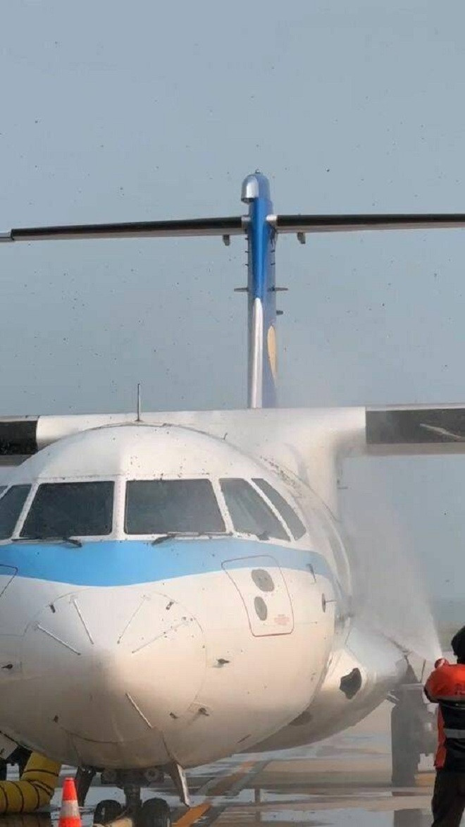 ong bao vay may bay 4.jpg