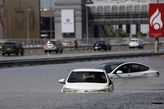 Thực hư chuyện UAE làm mưa nhân tạo gây ngập lụt chưa từng có