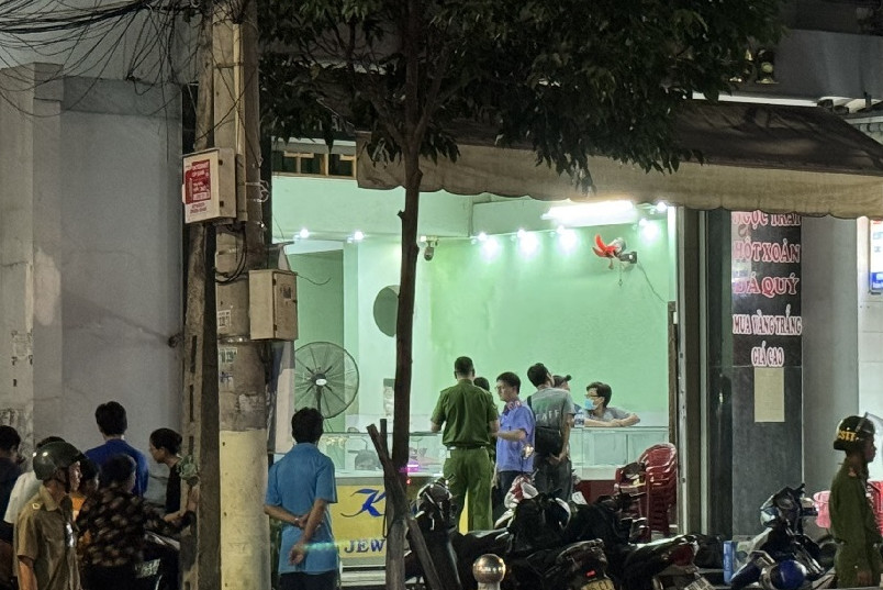 Truy bắt đối tượng dùng bình xịt hơi cay cướp tiệm vàng ở Bình Thuận