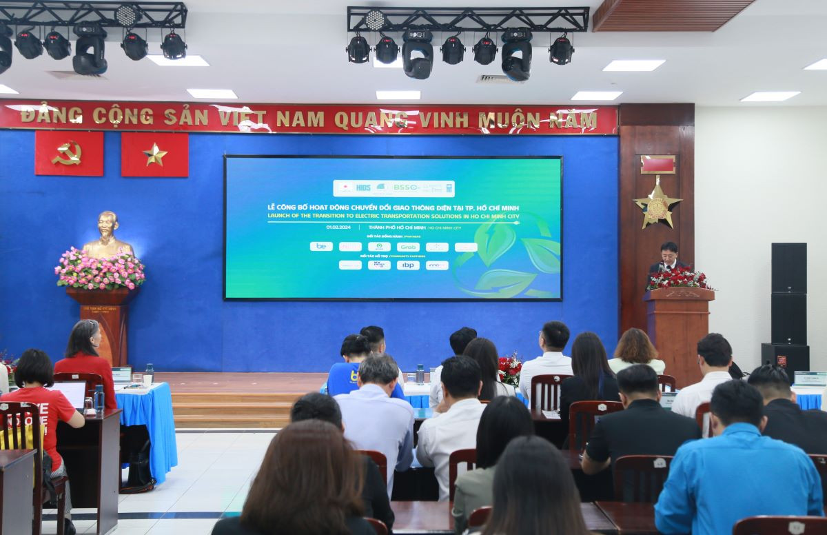 2 ho tro mua xe dien.jpg