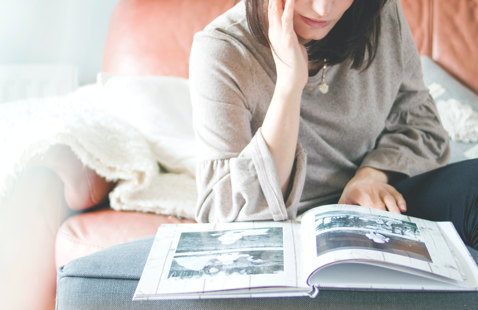 Lén đọc nhật ký, mẹ đau lòng biết chuyện ám ảnh của con ở công sở