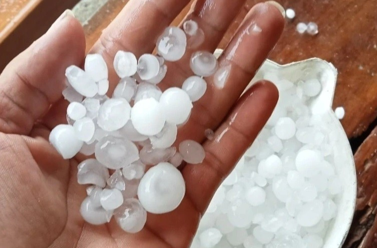 unusual spell of hailstones strikes quang nam amidst dry season picture 1