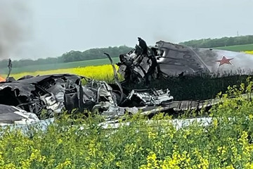 Video oanh tạc cơ Tu-22 của Nga bốc cháy, lao xuống cánh đồng