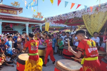 Whale worshipping festival in full swing in Bac Lieu