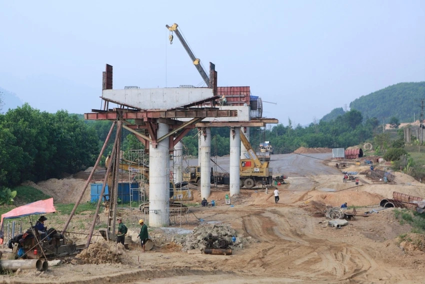 Xem xét khả năng triển khai nâng cấp QL14E của Tập đoàn Thuận An