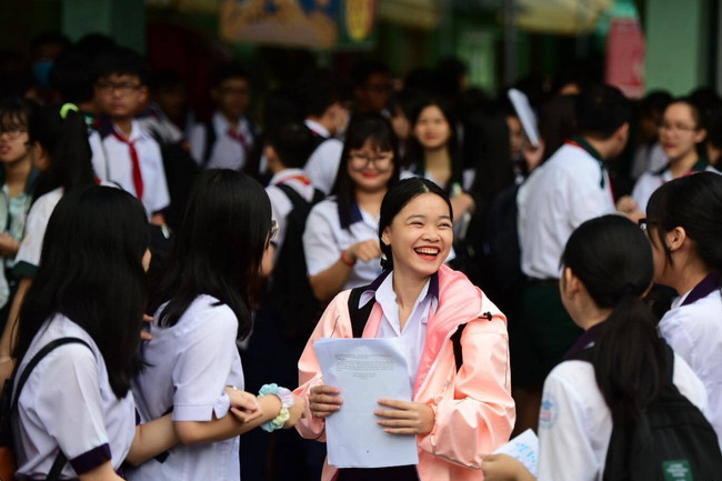 'Xin phụ huynh hãy trả lại sự tôn nghiêm cho người thầy'