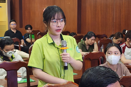 Nữ sinh học ngành logistics ở Việt Nam tăng