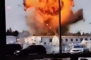 Video UAV cỡ lớn lao vào khu công nghiệp ở Nga phát nổ, nhiều người bị thương