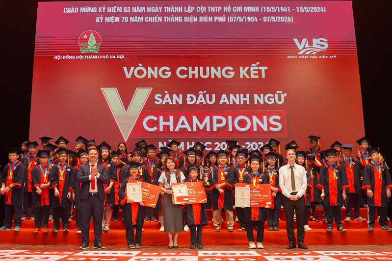 Hơn 160.000 học sinh tranh tài tại sàn đấu Anh ngữ VChampions