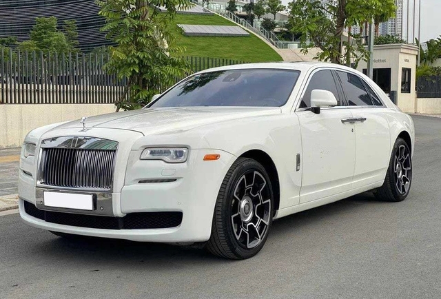 Nhiều Rolls-Royce cũ, giá hơn 5 tỷ đồng, rao bán mãi vẫn không thấy khách mua