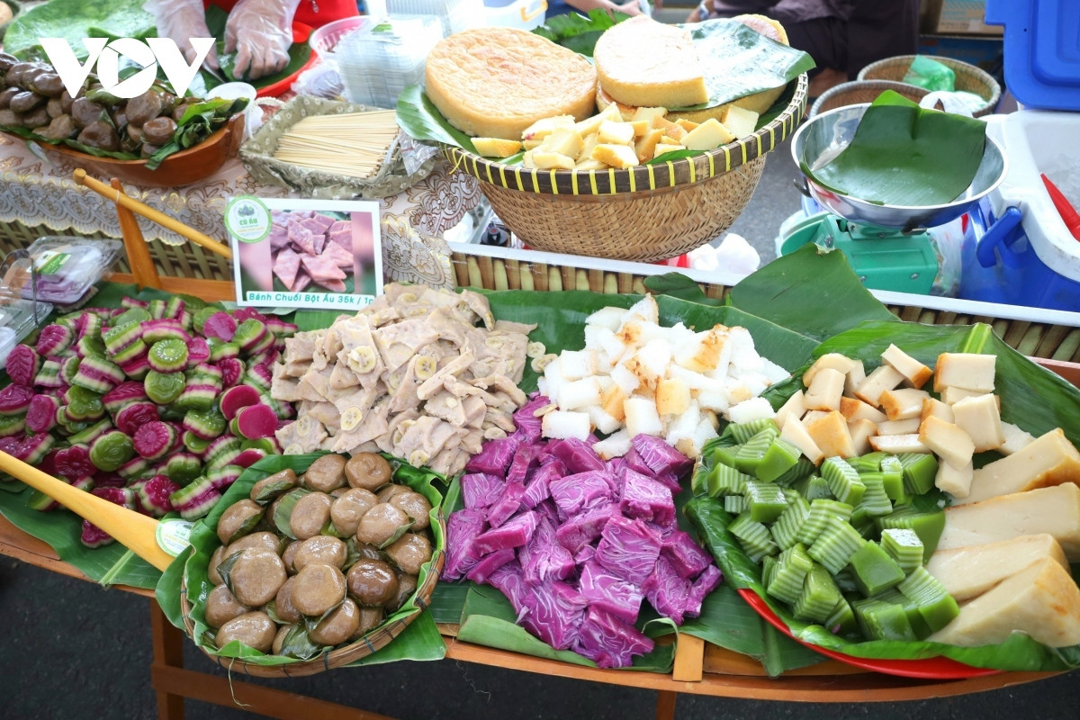 traditional cake festival showcases 100 signature kinds picture 4