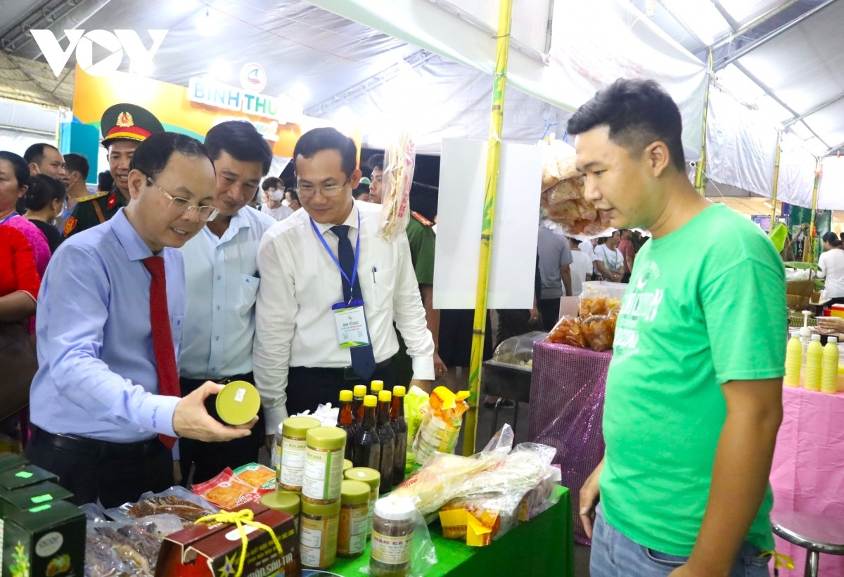 traditional cake festival showcases 100 signature kinds picture 10