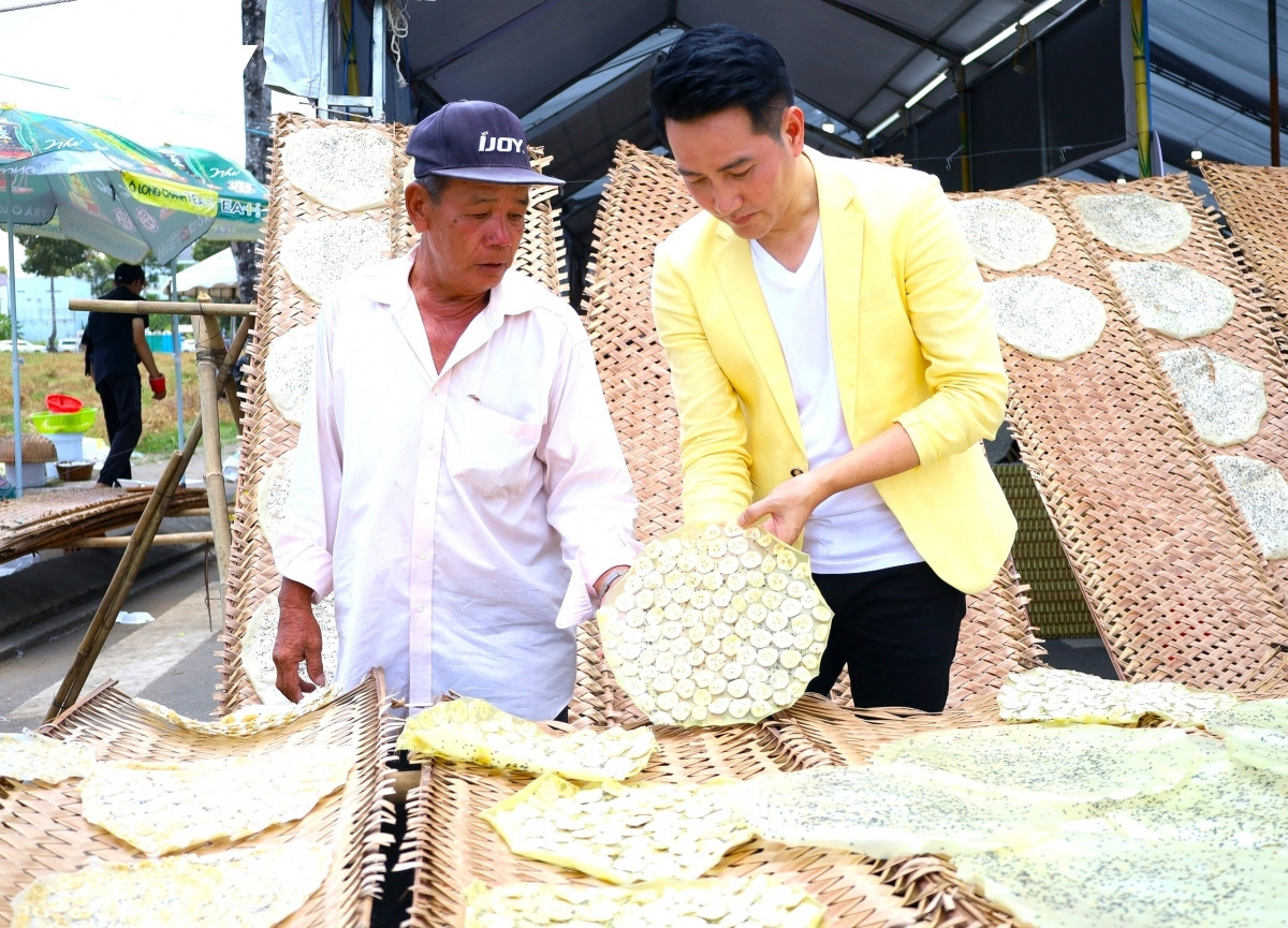 traditional cake festival showcases 100 signature kinds picture 11